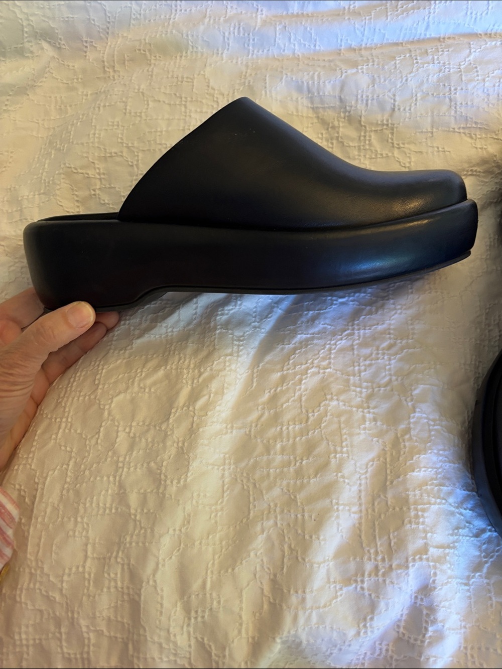 Everlane The Puffa Flatform Leather Clogs
Black Size 10.5 - Picture 5 of 13